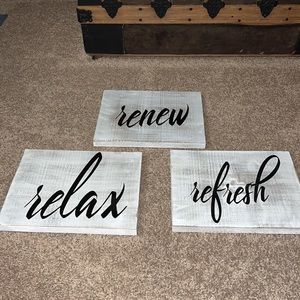 Set of 3 wooden bathroom plaques. NEW